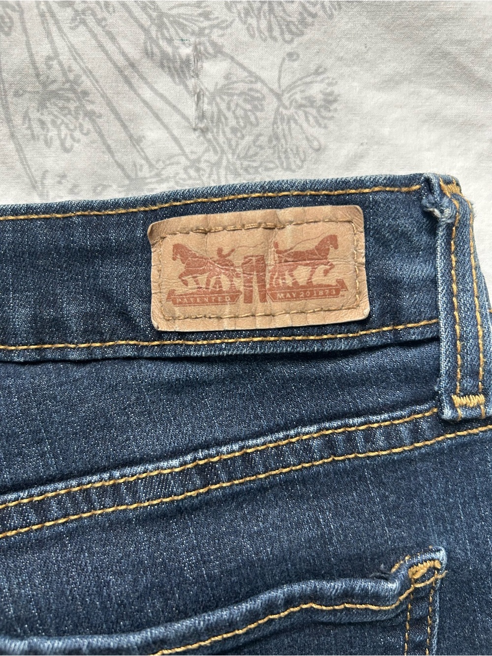 Levi's Slim Jeans Dark Wash Blue Size 31 Excellent Condition - Picture 4 of 11